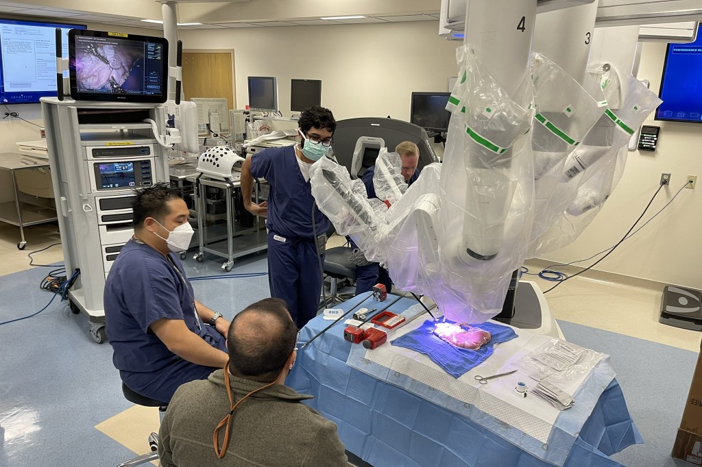General surgery residents in the simulation lab.